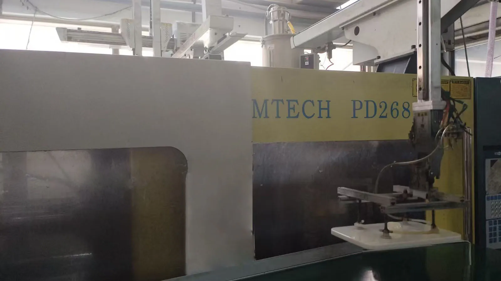 injection_molding_machine